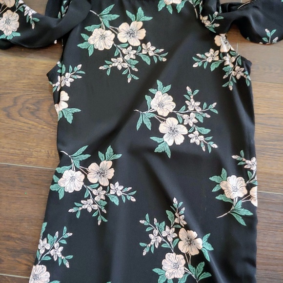 Black floral dress 👗 - Picture 2 of 4